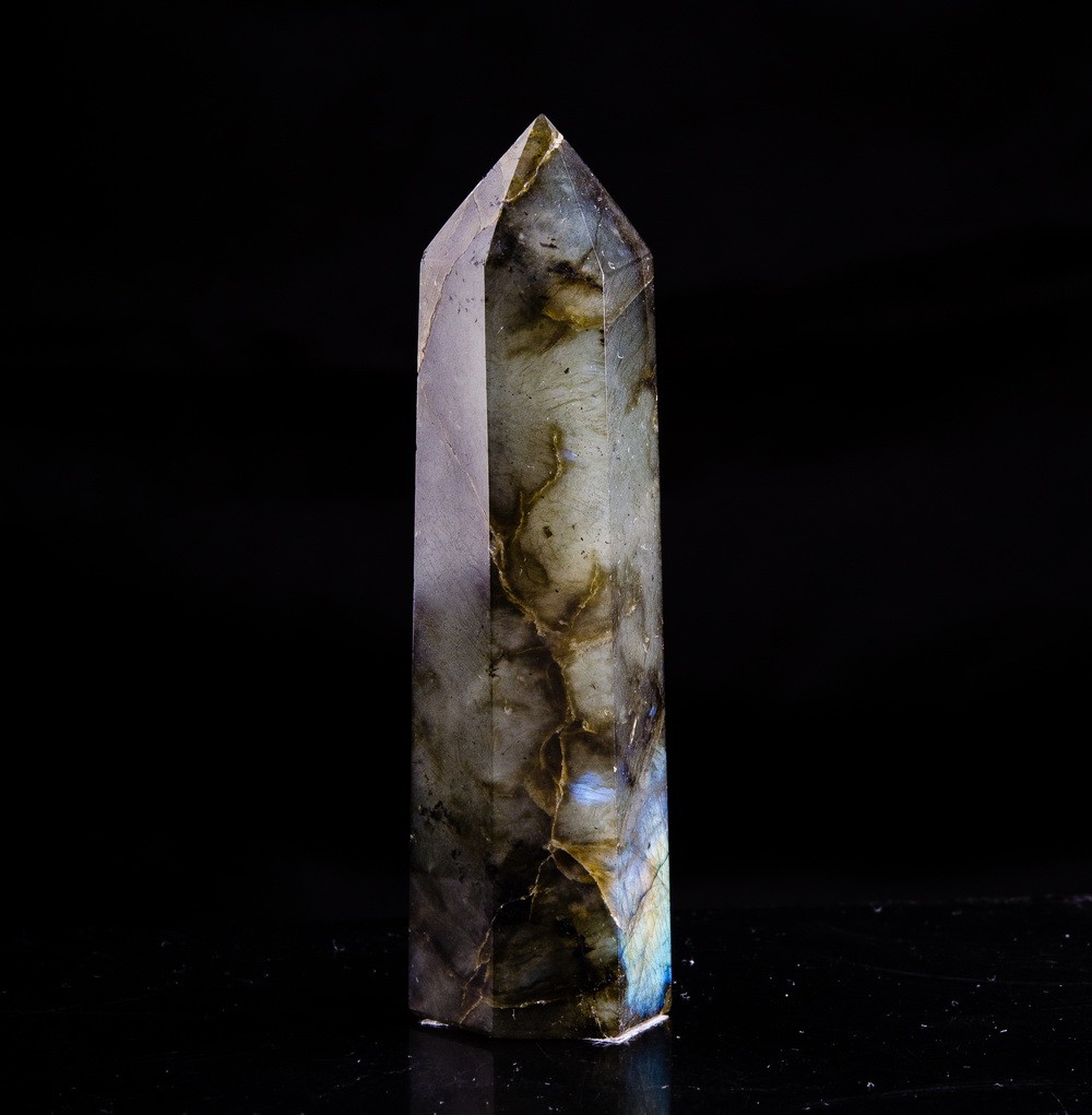 http://mineralmarket.ru/1077-3480/kristall-labrador-78-gr.jpg